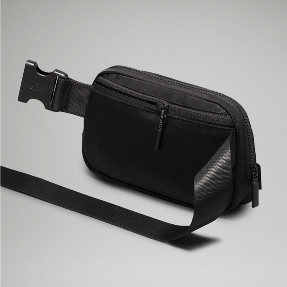 lululemon athletica everywhere belt bag 1L - Picture 3 of 5